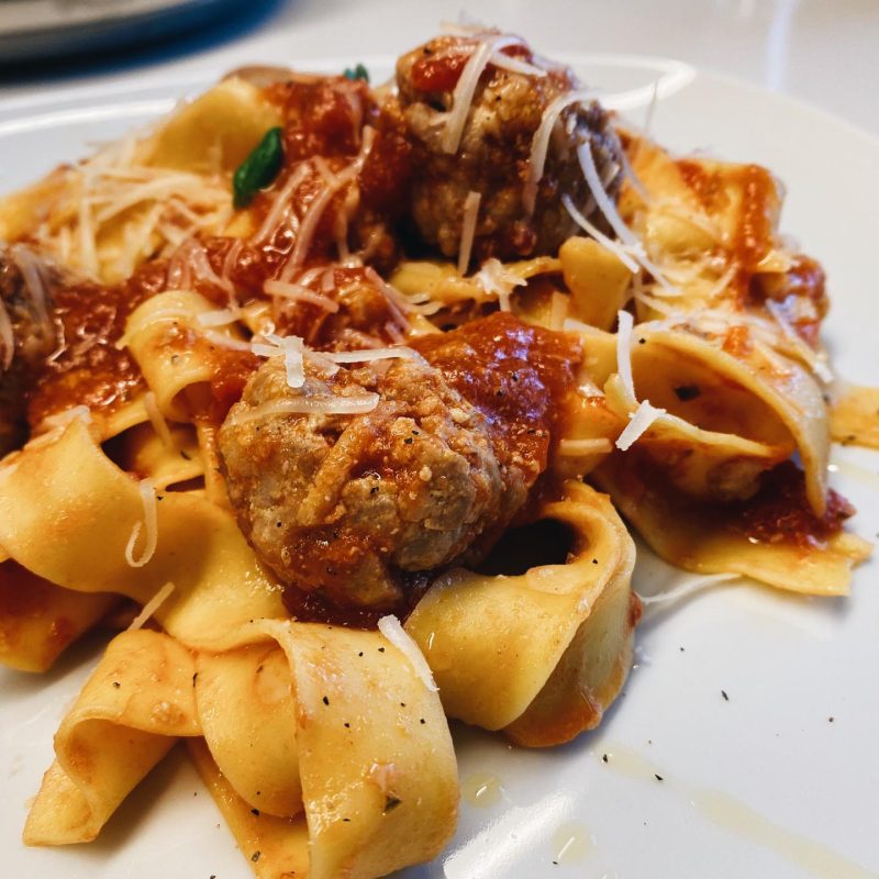 papardelle au ragù de boulettes épicées