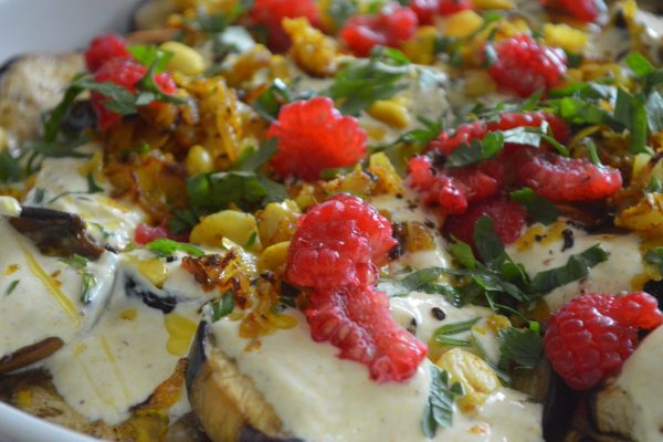 aubergine grillée, sauce yaourt et curry