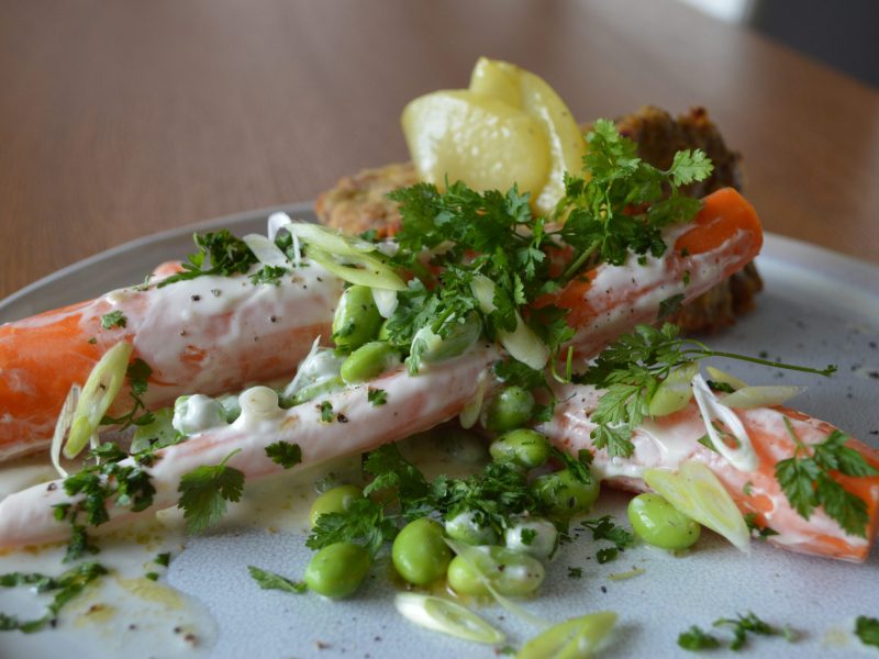pains de viande et salade de carotte